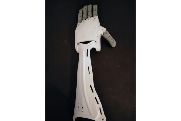 Prótesis de brazo hecho con impresión 3D
